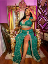 Load image into Gallery viewer, Vishuda Diamonds Goddess Set (PLUS SIZE)
